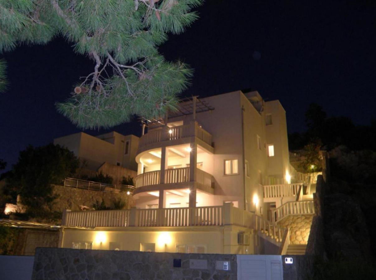 Villa Borna Apartments Dubrovnik Bagian luar foto