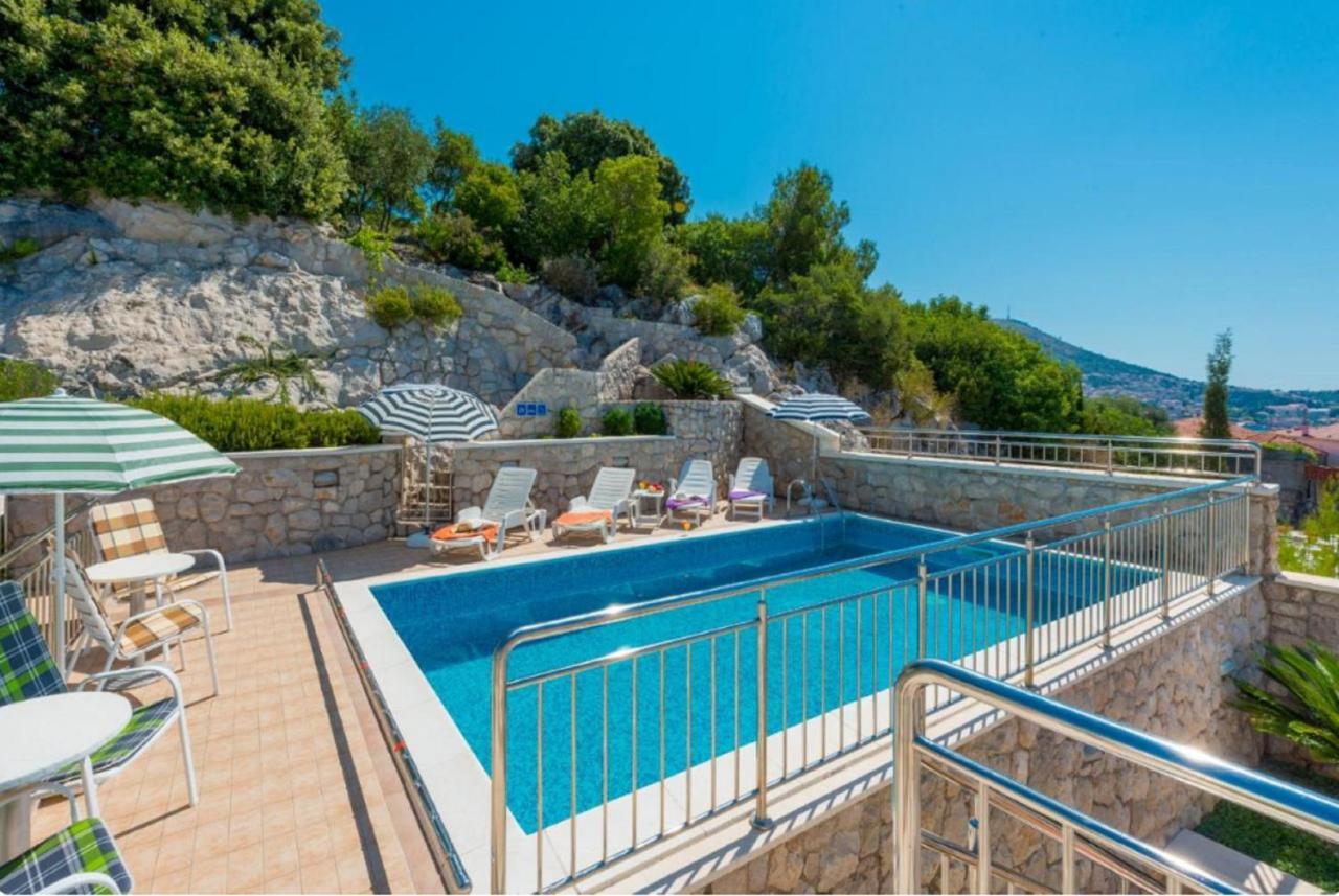 Villa Borna Apartments Dubrovnik Bagian luar foto