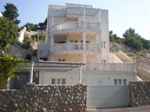 Villa Borna Apartments Dubrovnik Bagian luar foto