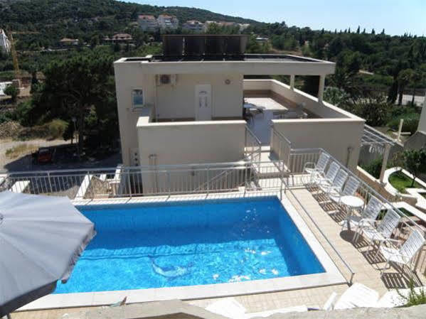 Villa Borna Apartments Dubrovnik Bagian luar foto